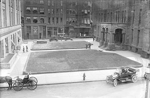 Plaza Between Court House And City Hall 1915
