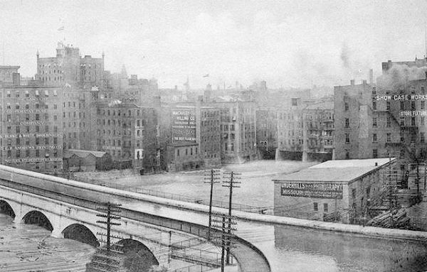 aqueductmainstbridgebldgs1902e (53K)