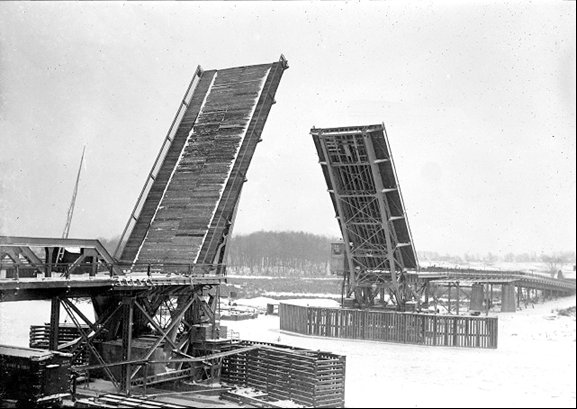Picture of 1917 Studson Street Lift Bridge